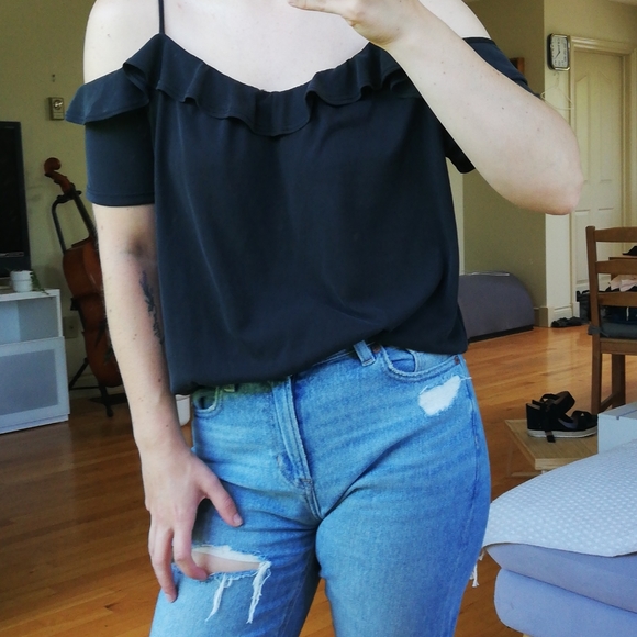 Black frilly T with cold shoulders - Picture 2 of 8